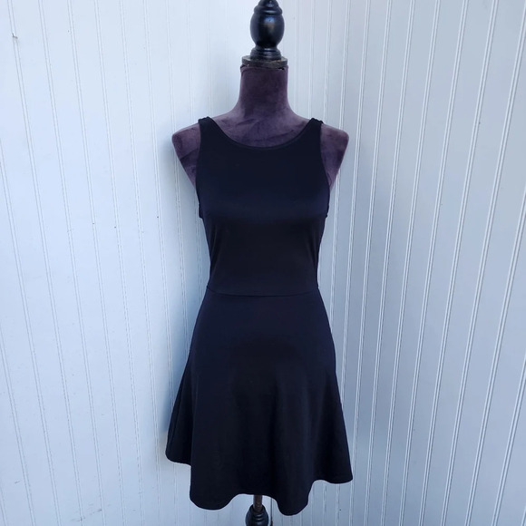 H&M Divided Skater Dress Womens Sleeveless Black Jersey Knit Stretch V-Neck Sz 4 - Picture 1 of 16